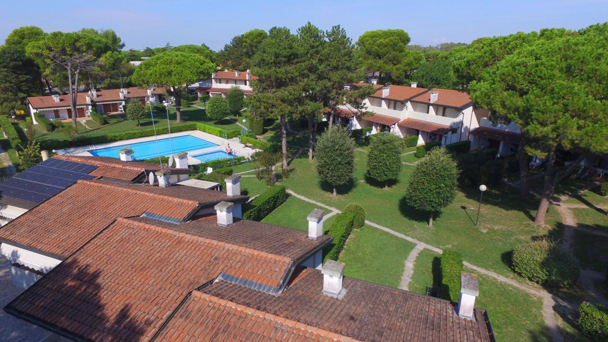 Villaggio Club Dei Pini 비비오네 외부 사진
