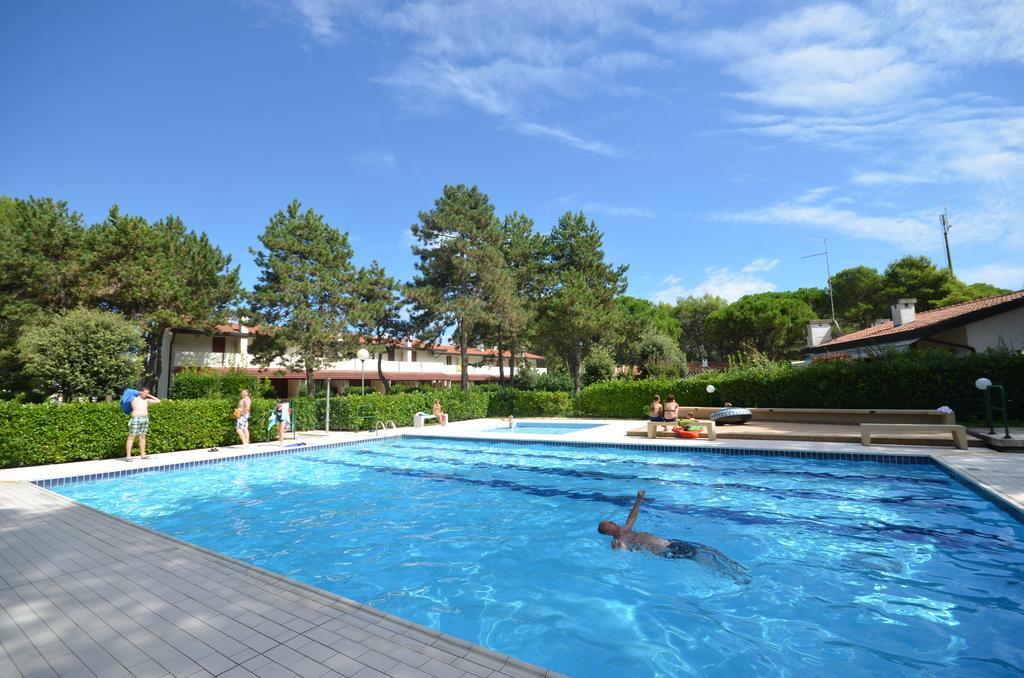 Villaggio Club Dei Pini 비비오네 외부 사진