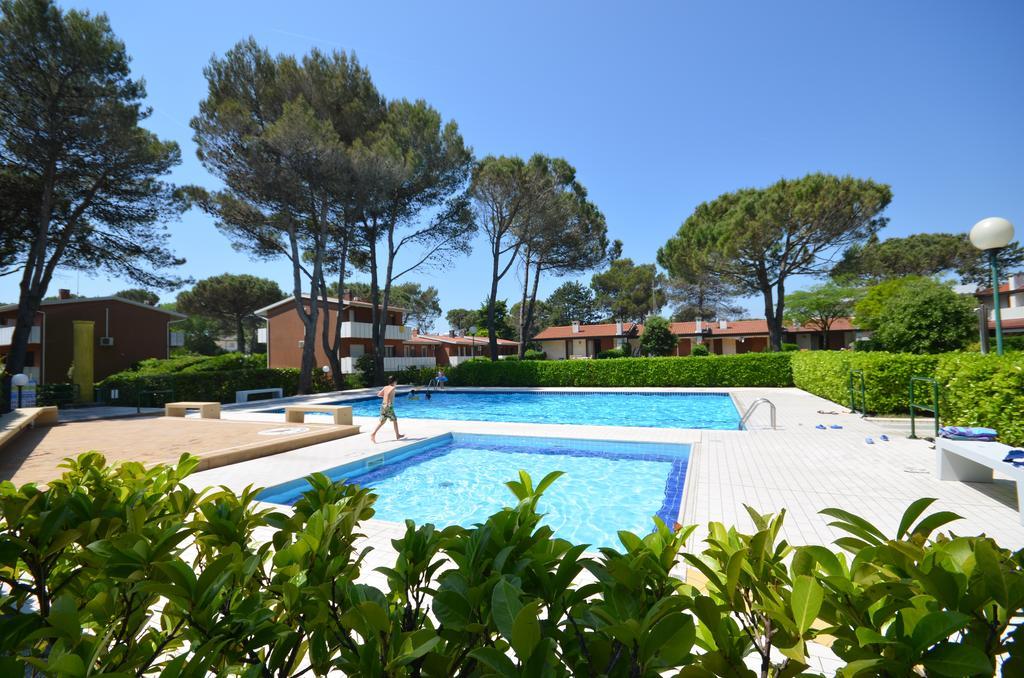 Villaggio Club Dei Pini 비비오네 외부 사진